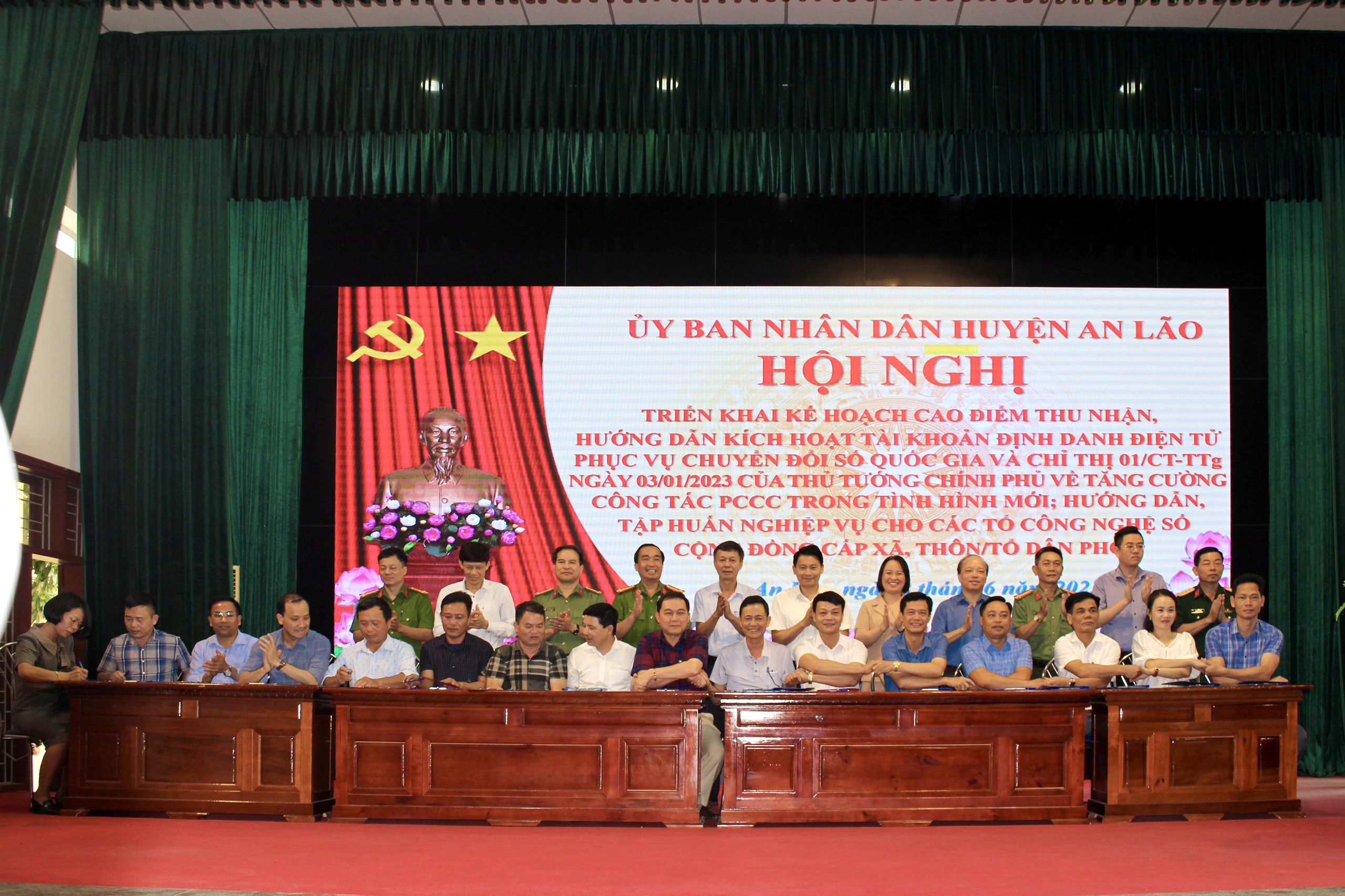 Huyện An Lão triển khai Kế hoạch cao điểm thu nhận, hướng dẫn kích hoạt tài khoản ĐDĐT và thực hiện Chỉ thị số 01 của Thủ tướng chính phủ